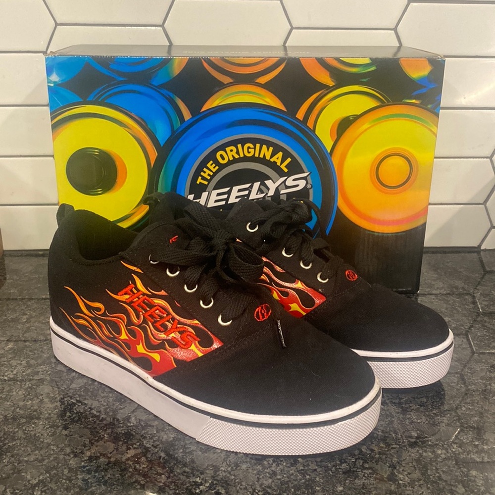 Youth Heelys size 6. Black with yellow/red flames.